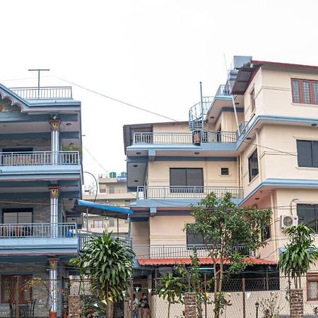 Hotel Middle Point Pvt Ltd Pokhara Buitenkant foto