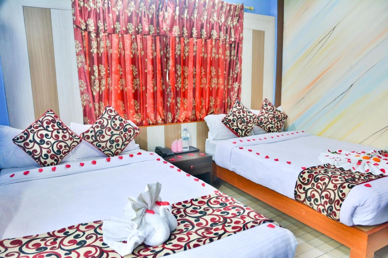Hotel Middle Point Pvt Ltd Pokhara Buitenkant foto