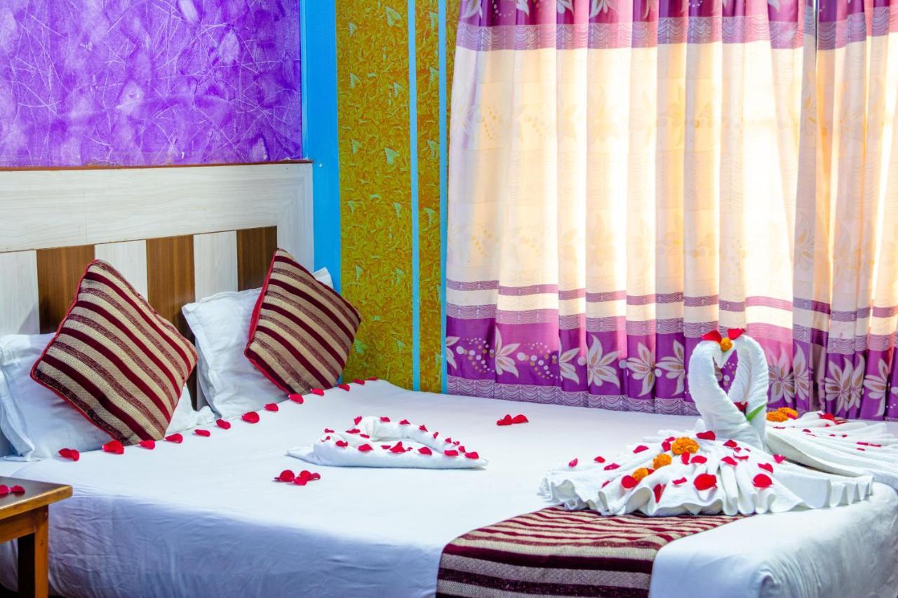 Hotel Middle Point Pvt Ltd Pokhara Buitenkant foto