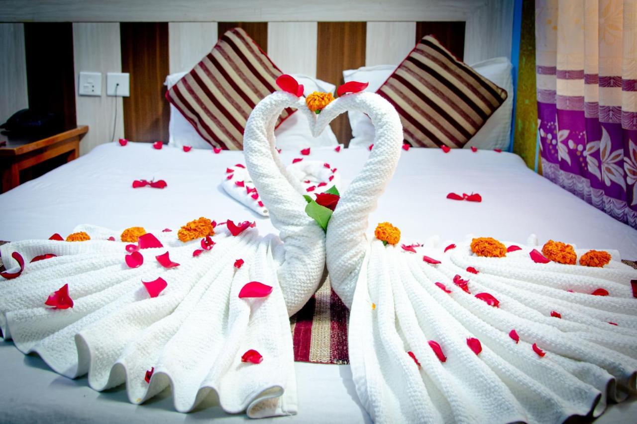Hotel Middle Point Pvt Ltd Pokhara Buitenkant foto