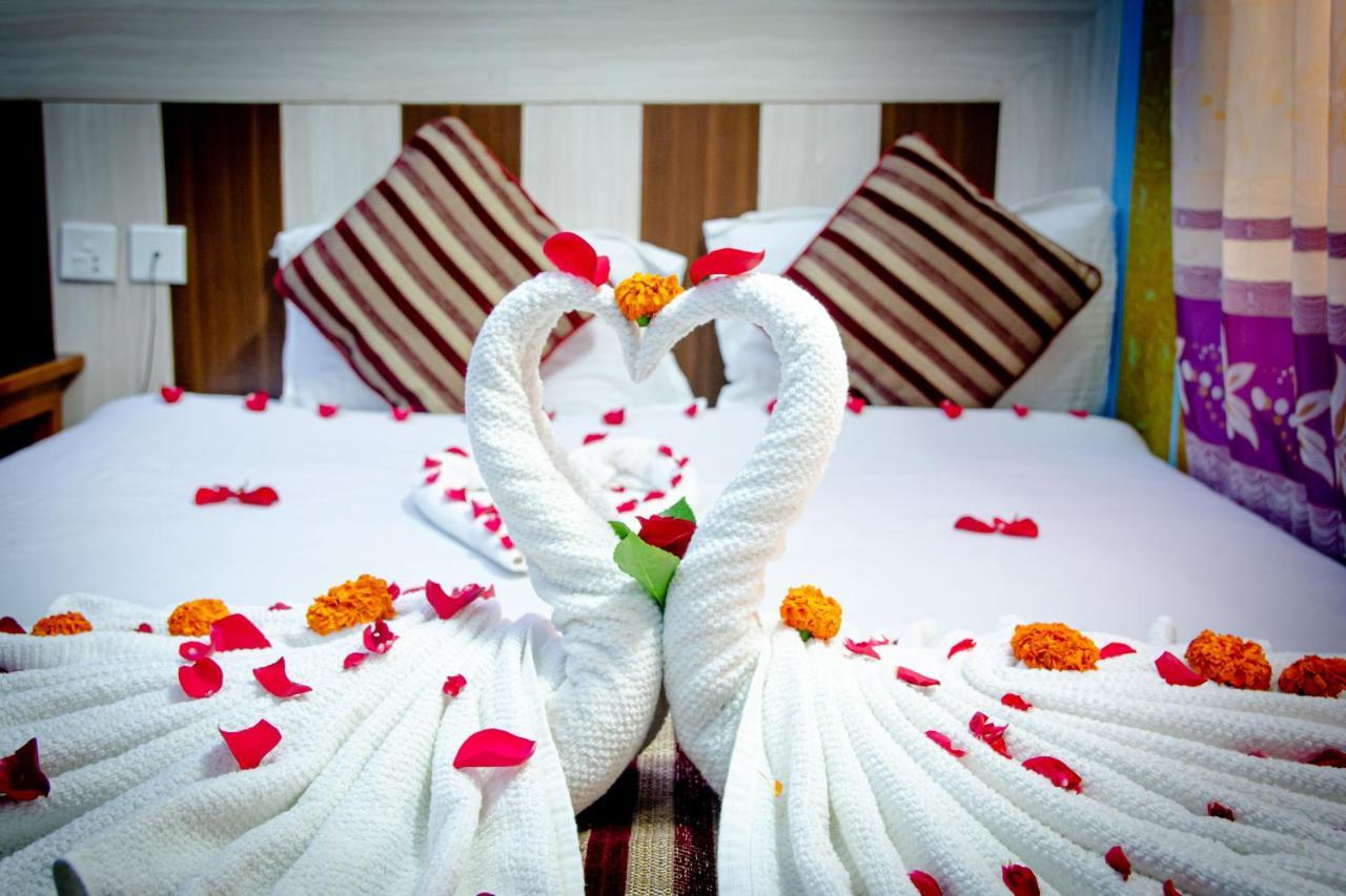 Hotel Middle Point Pvt Ltd Pokhara Buitenkant foto