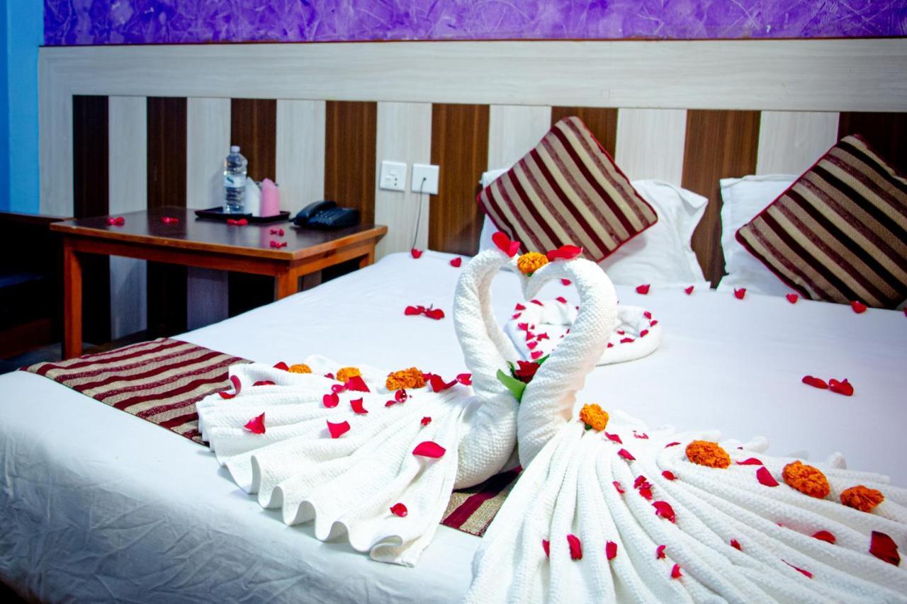 Hotel Middle Point Pvt Ltd Pokhara Buitenkant foto