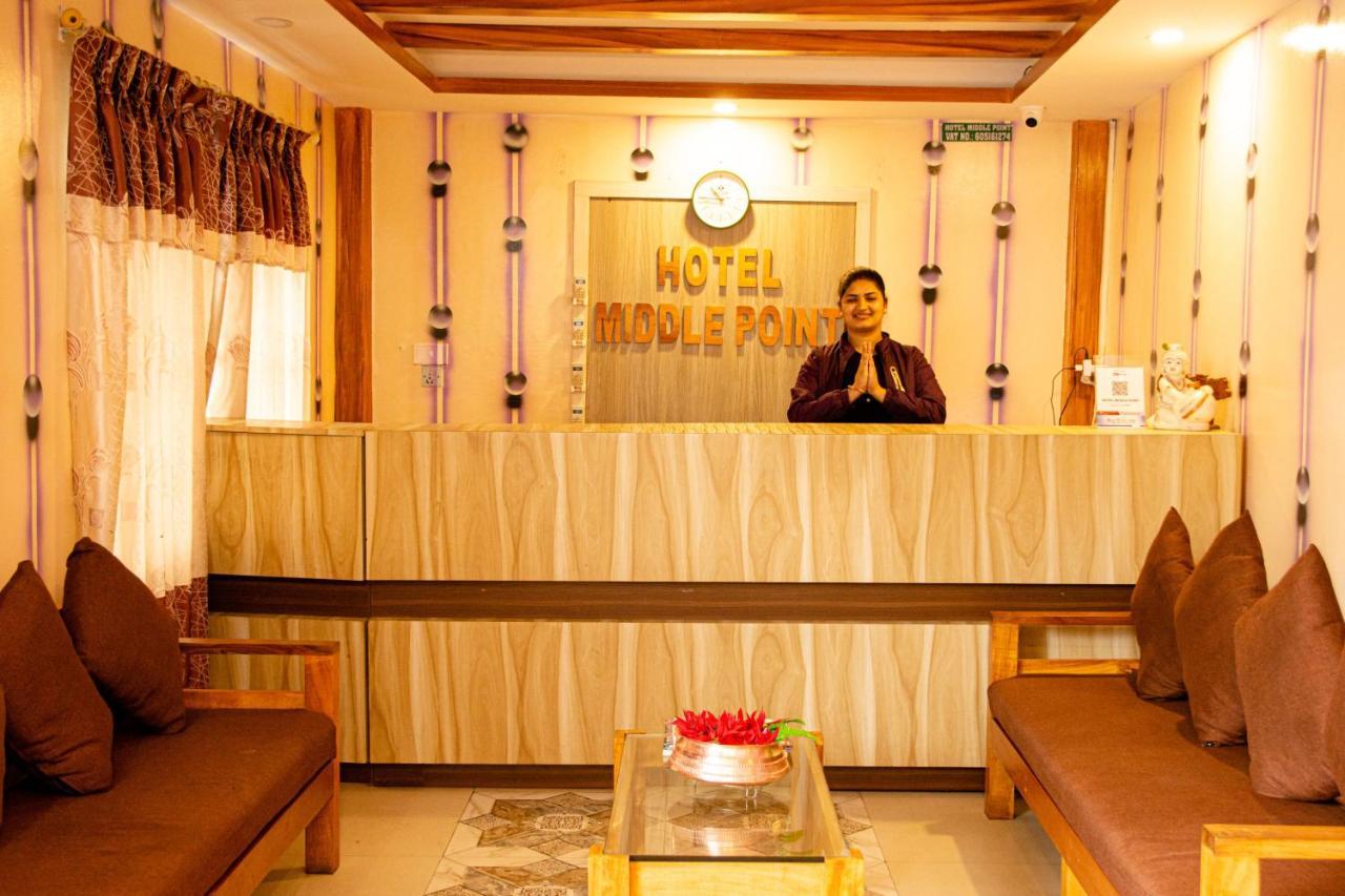 Hotel Middle Point Pvt Ltd Pokhara Buitenkant foto