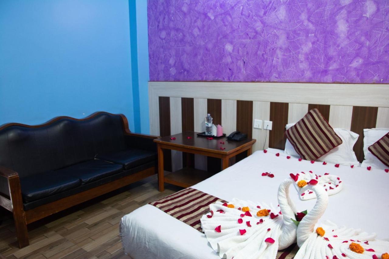 Hotel Middle Point Pvt Ltd Pokhara Buitenkant foto
