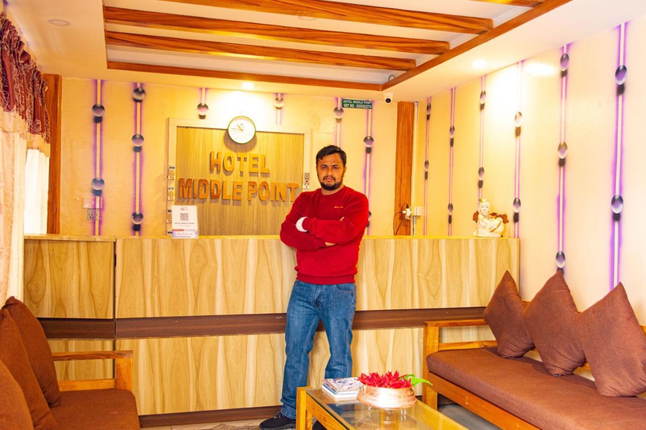 Hotel Middle Point Pvt Ltd Pokhara Buitenkant foto