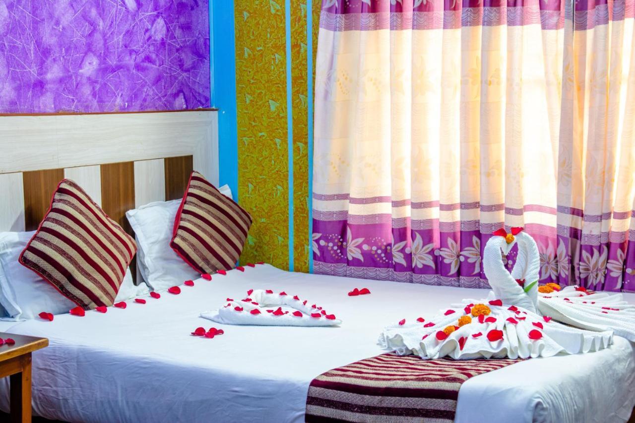 Hotel Middle Point Pvt Ltd Pokhara Buitenkant foto