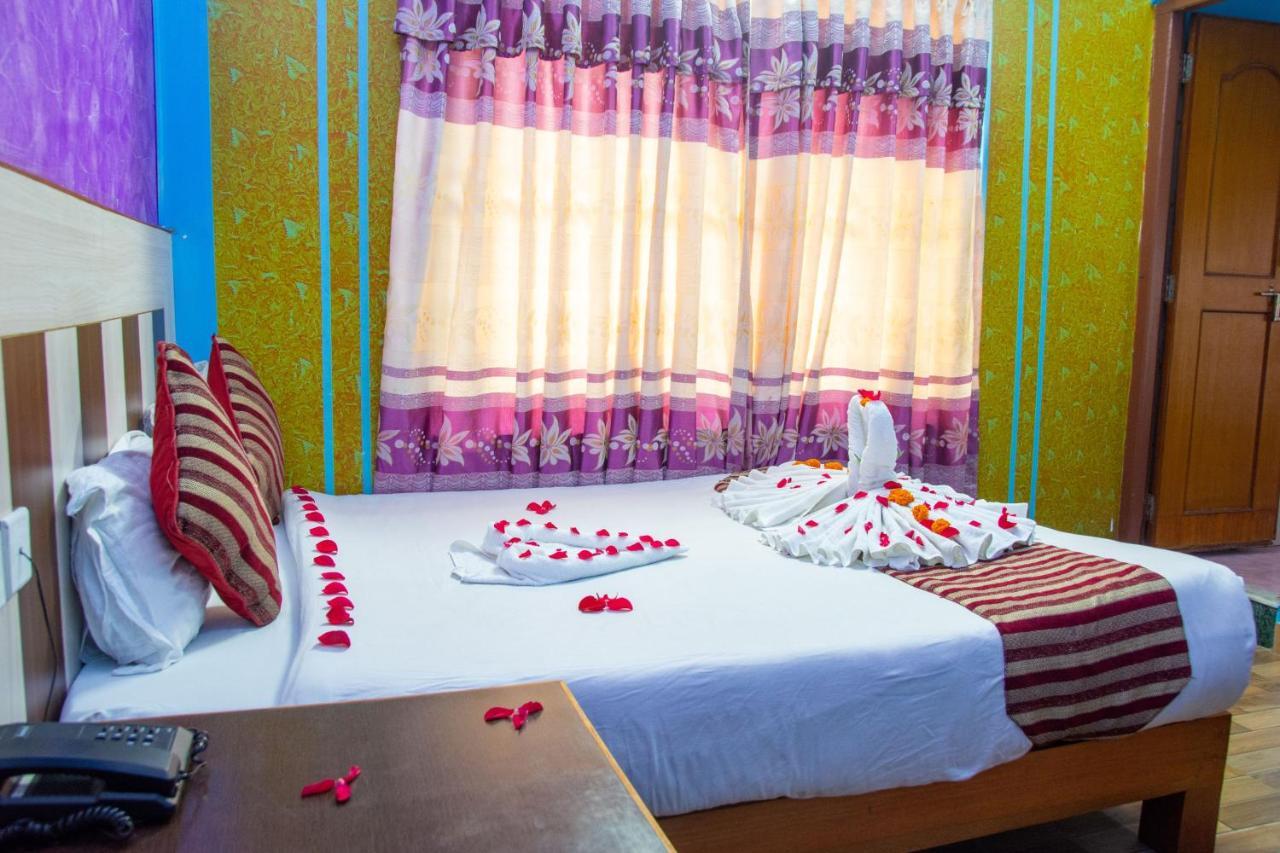 Hotel Middle Point Pvt Ltd Pokhara Buitenkant foto