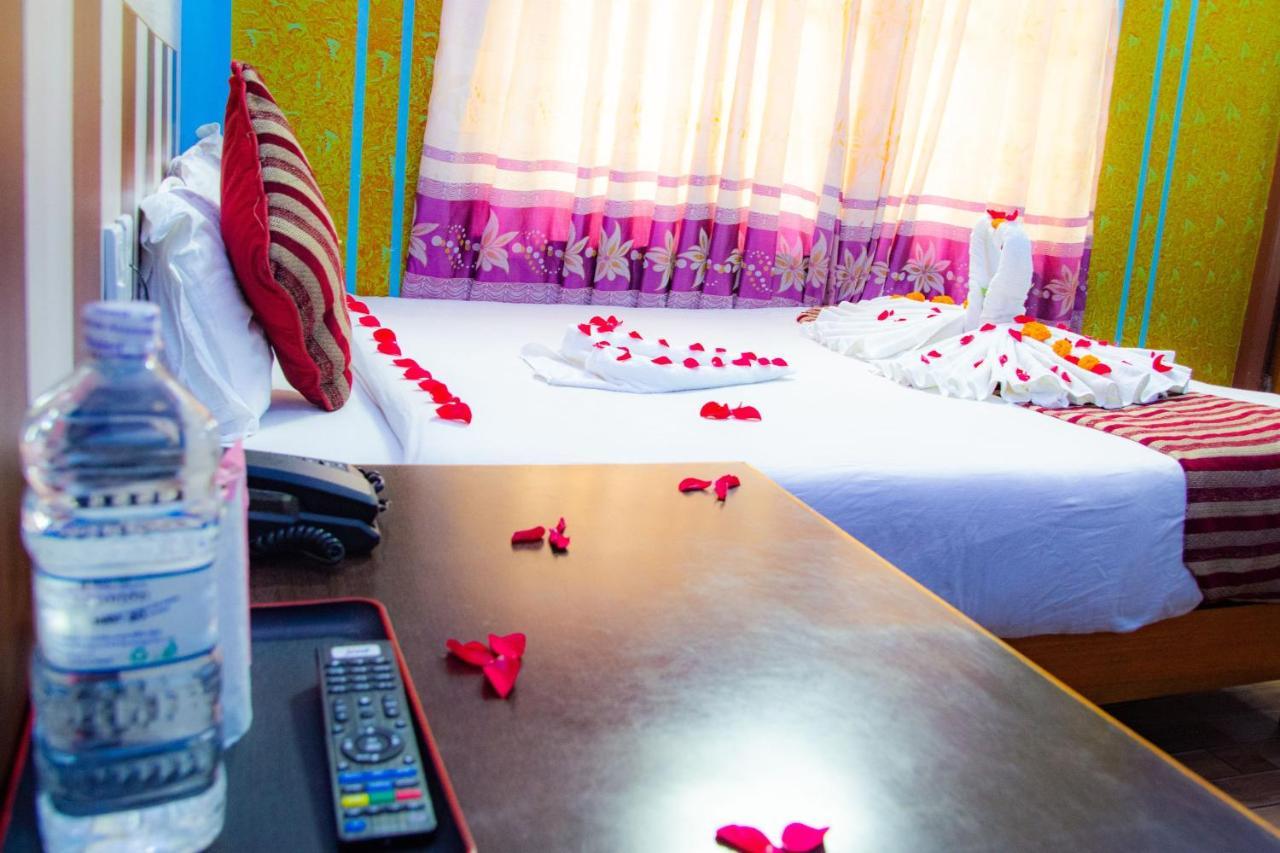 Hotel Middle Point Pvt Ltd Pokhara Buitenkant foto
