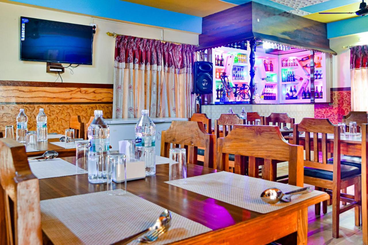 Hotel Middle Point Pvt Ltd Pokhara Buitenkant foto