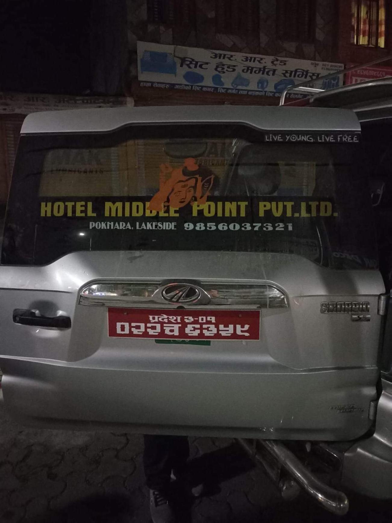 Hotel Middle Point Pvt Ltd Pokhara Buitenkant foto