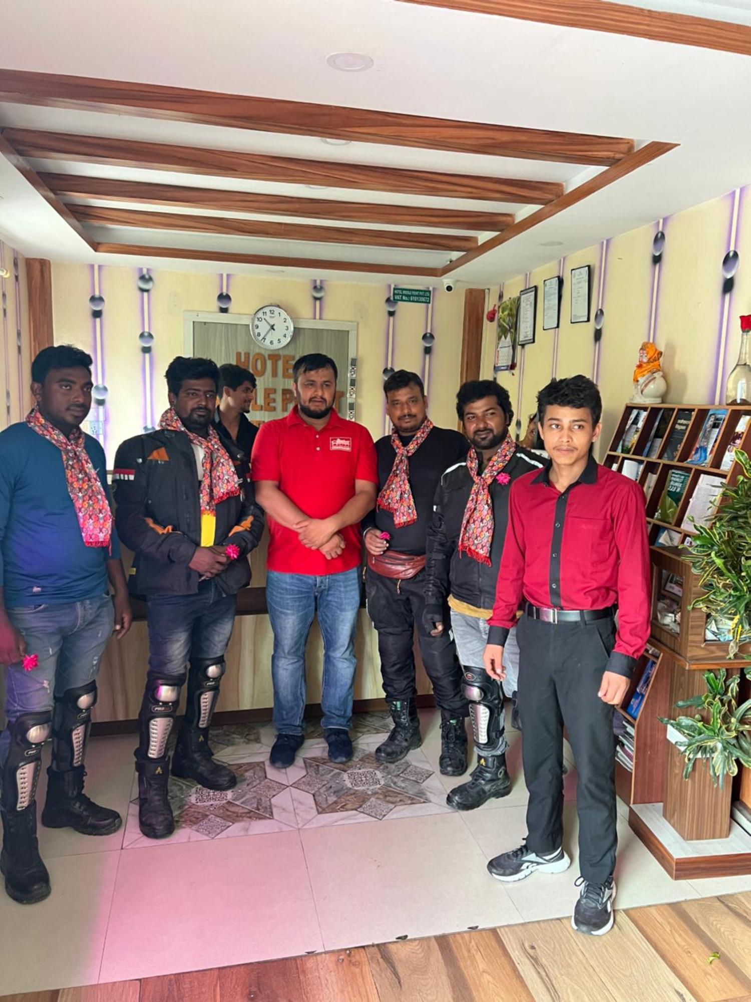 Hotel Middle Point Pvt Ltd Pokhara Buitenkant foto