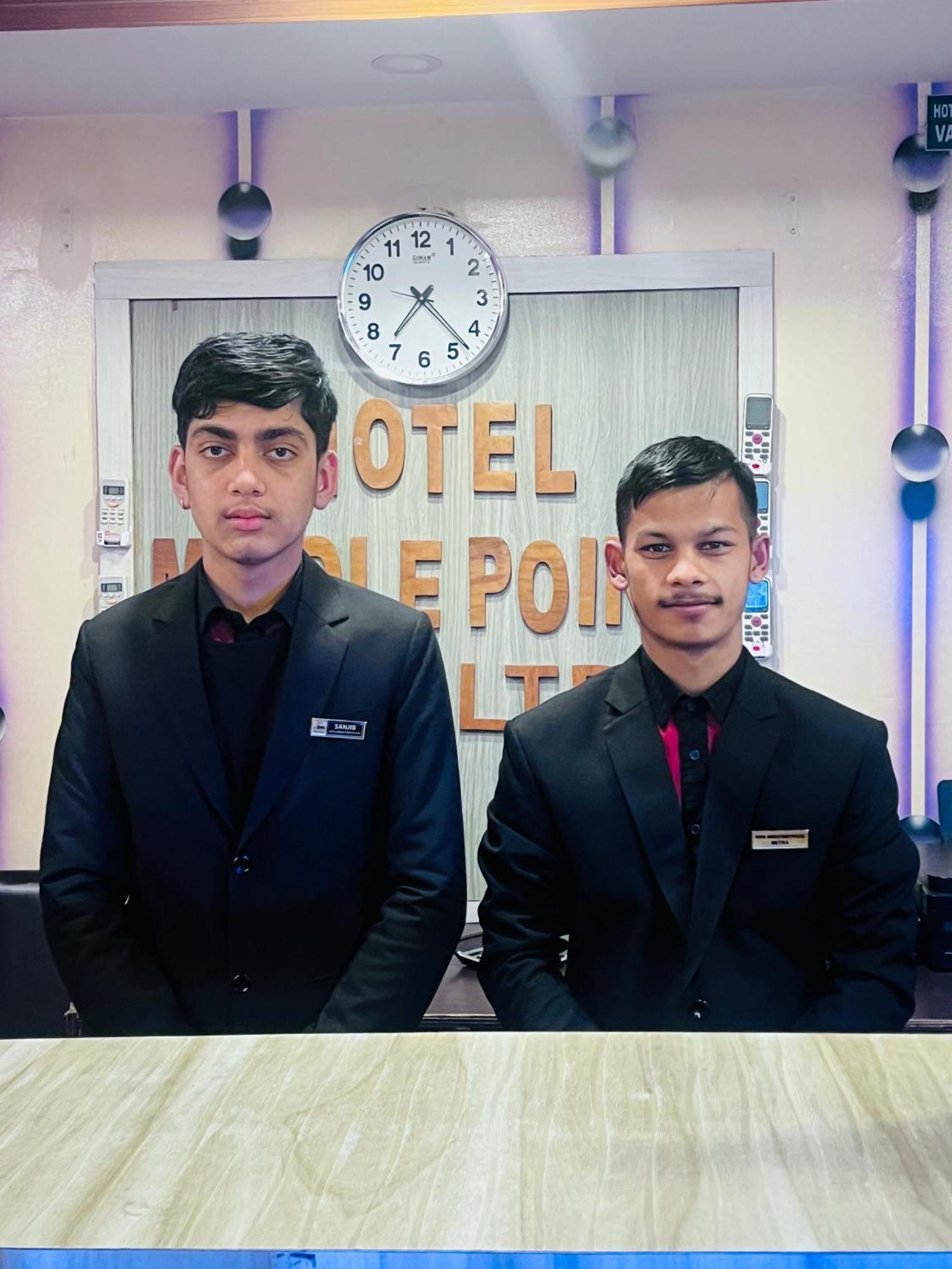 Hotel Middle Point Pvt Ltd Pokhara Buitenkant foto